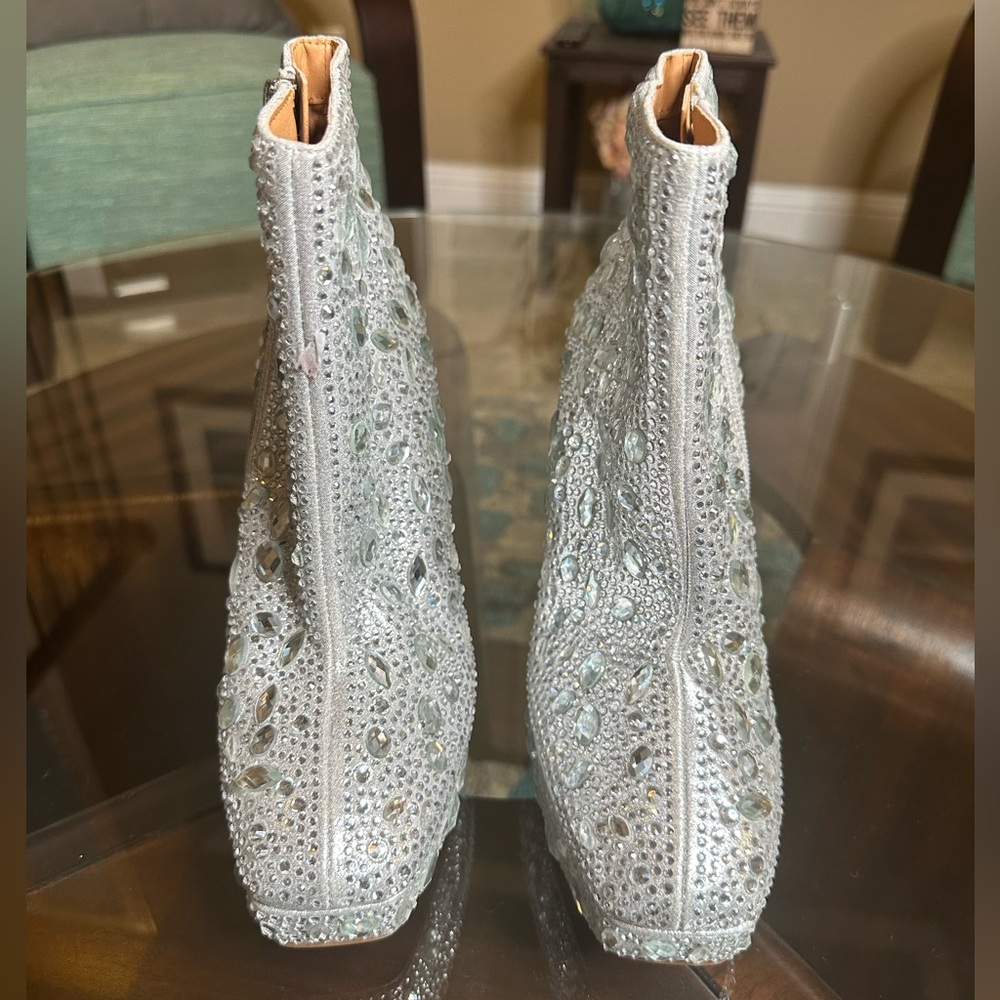 New Jessica Simpson Womens Sz6/36.5
Dollyi Crystal Embellished Bootie
Silver‎ - Picture 3 of 10